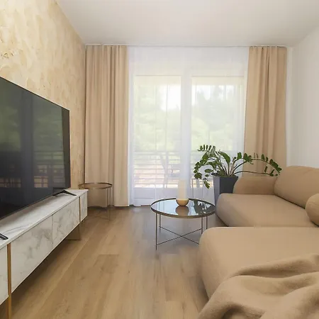 Jezerni アパートホテル